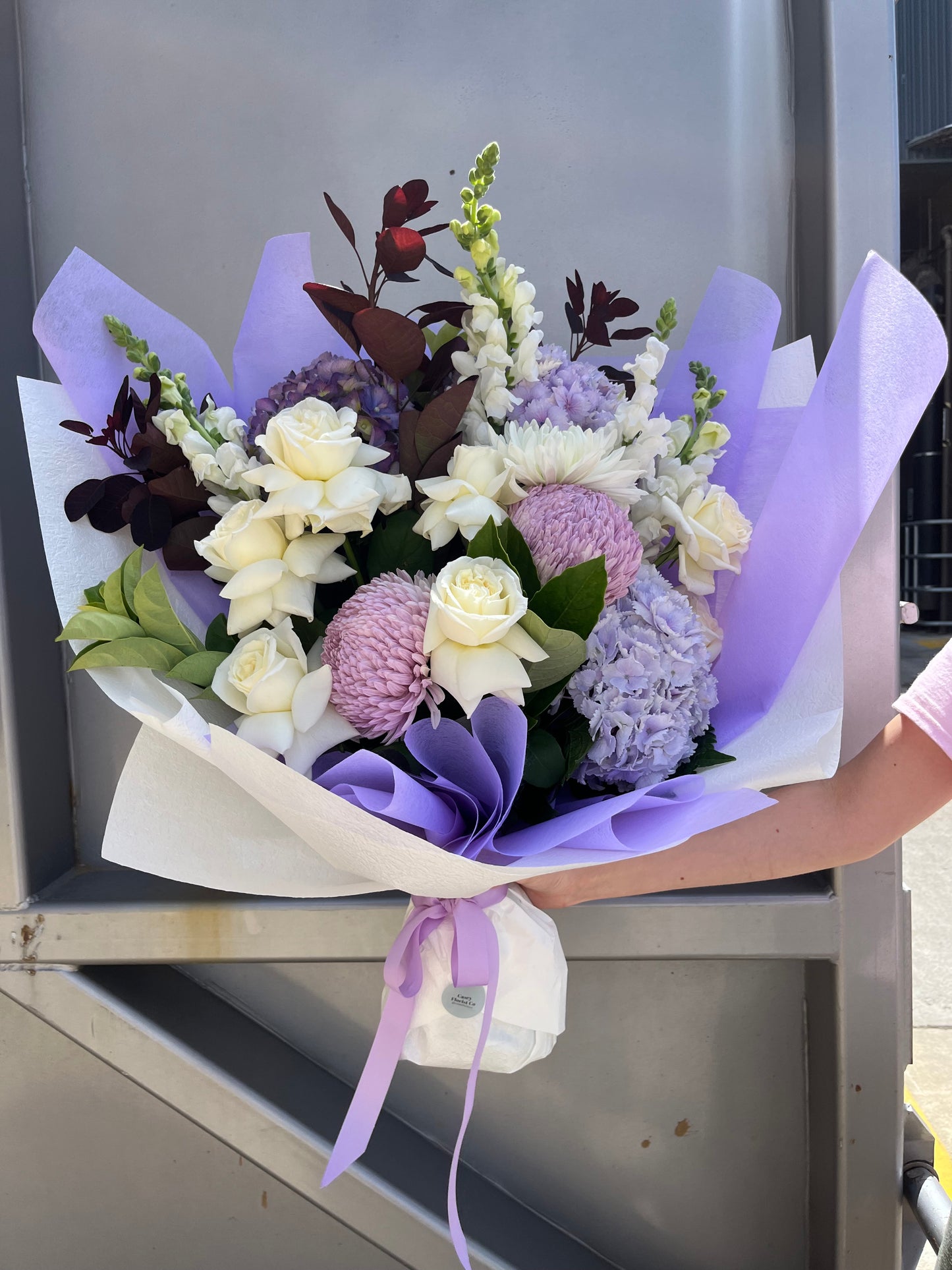 The Modern Front Faced Bouquet